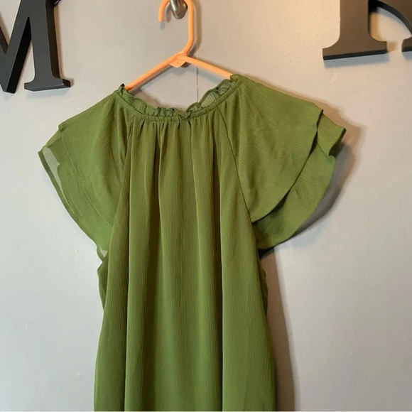Loft green Flutter Button Tie Neck Top Size small like new - Picture 9 of 10